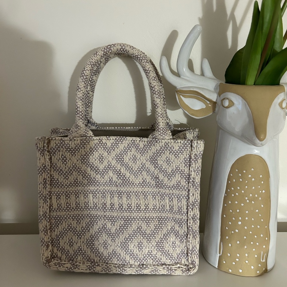 Stylish Gray Patterned Handbag - Picture 2 of 3